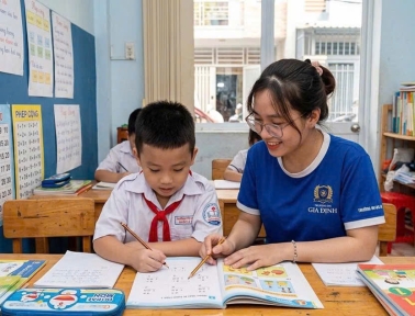 Gia sư dạy kèm lớp 1 tại nhà Quận 12 – Bí quyết giúp con tự tin vào lớp 1